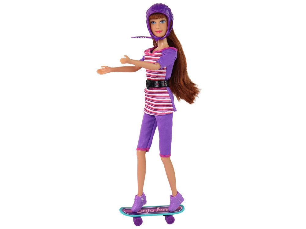 Boneca Lucy com trotinete, skate e capacete