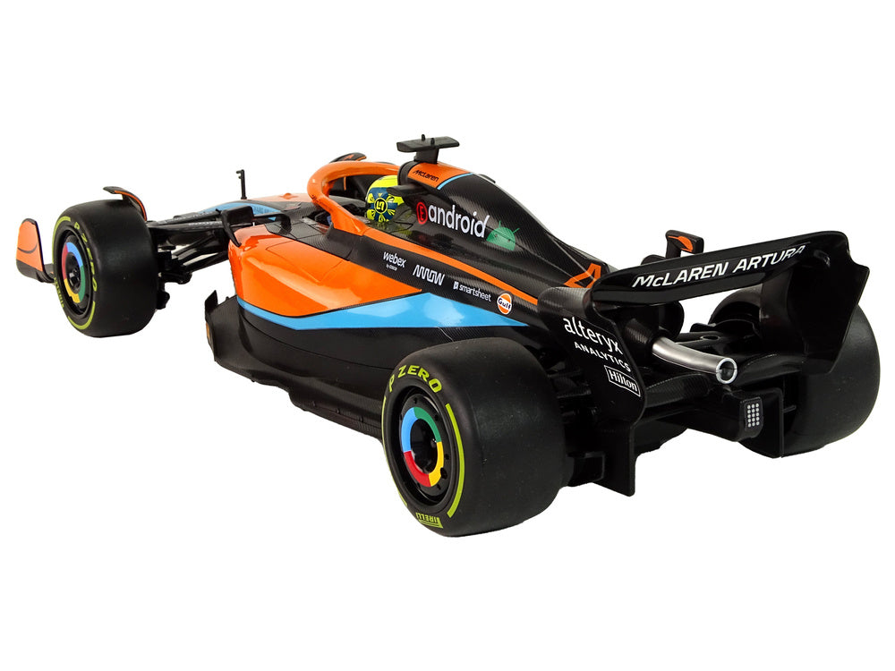 Carro de corrida telecomandado McLaren F1 laranja 1:12