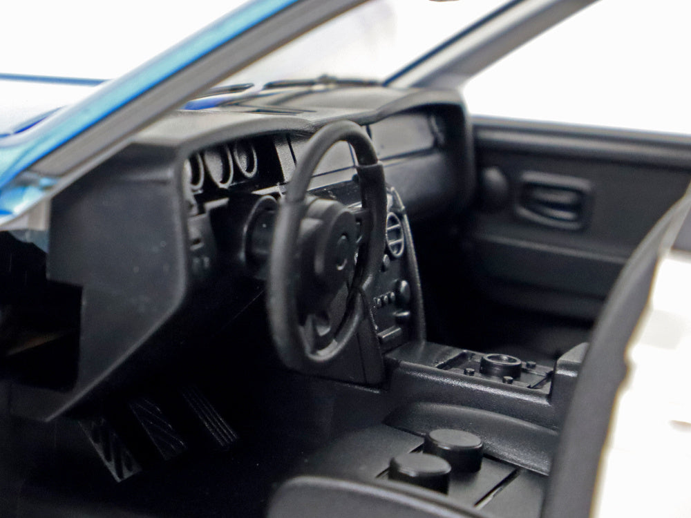 Carro telecomandado branco e azul 1:20