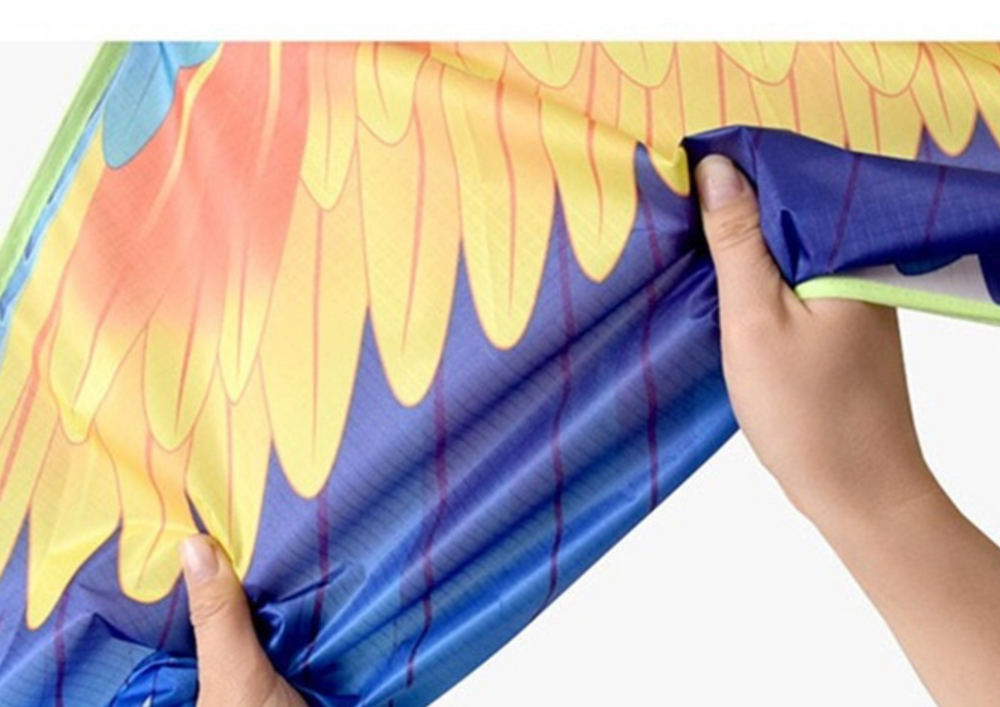 Papagaio gigante pássaro com cauda longa colorido