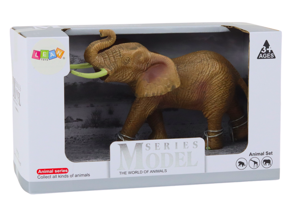 Elefante africano tromba levantada safari