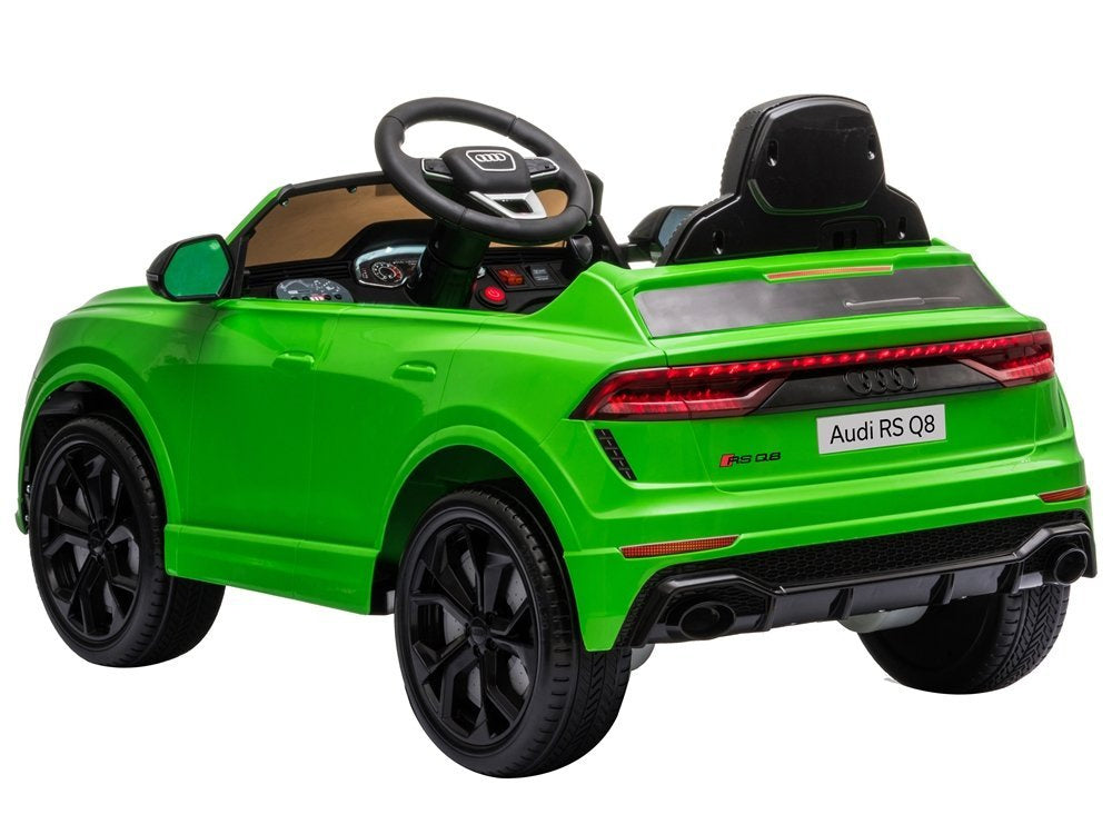 Carro elétrico Audi RS Q8 verde