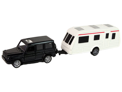 Jipe preto com caravana metálica