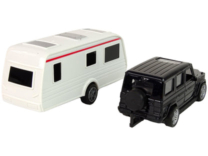Jipe preto com caravana metálica