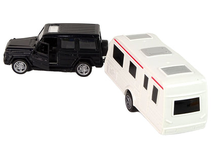 Jipe preto com caravana metálica