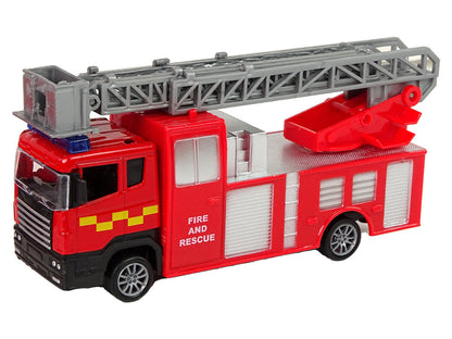 Veículo de bombeiros com barco e jipe de fricção vermelho