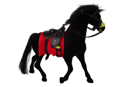 Cavalo preto aveludado com sela vermelha