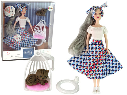 Boneca Emily com cabelo cinzento, gato e baloiço