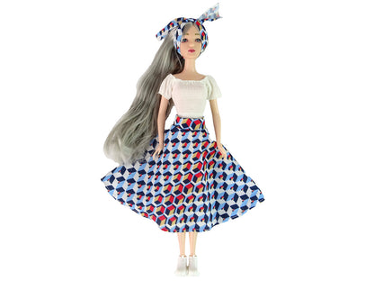 Boneca Emily com cabelo cinzento, gato e baloiço