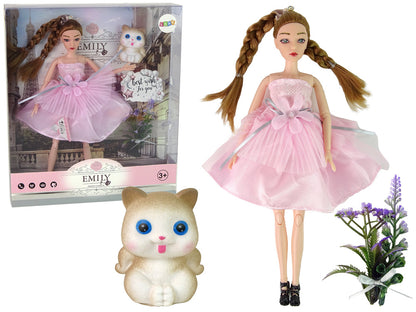 Boneca Emily com tranças, gato e flores