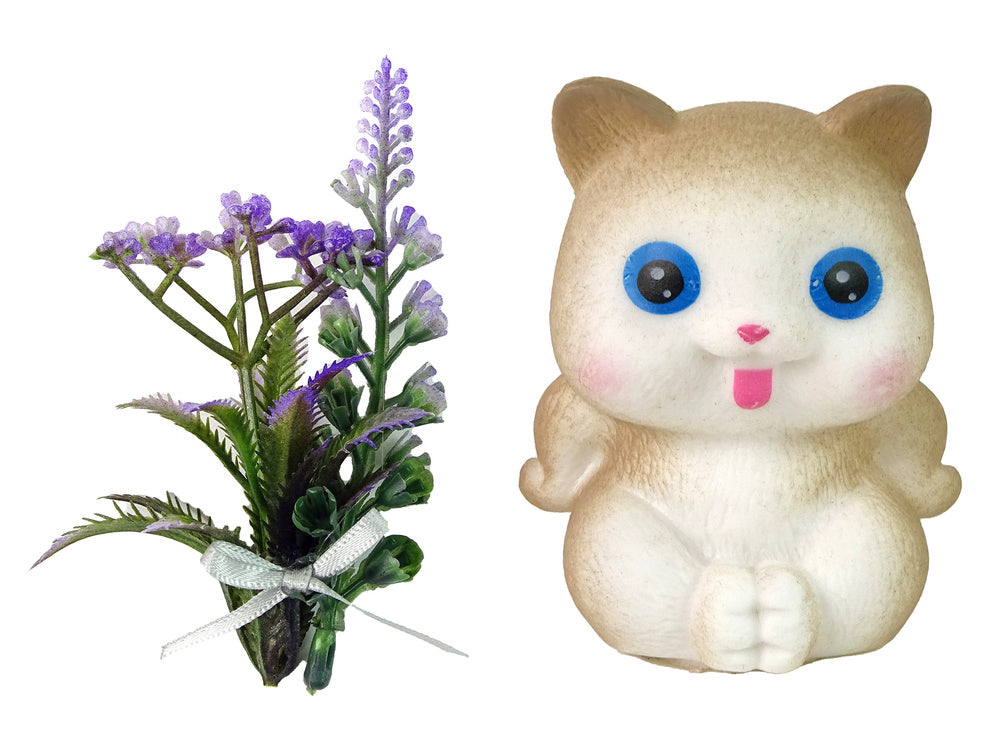 Boneca Emily com tranças, gato e flores