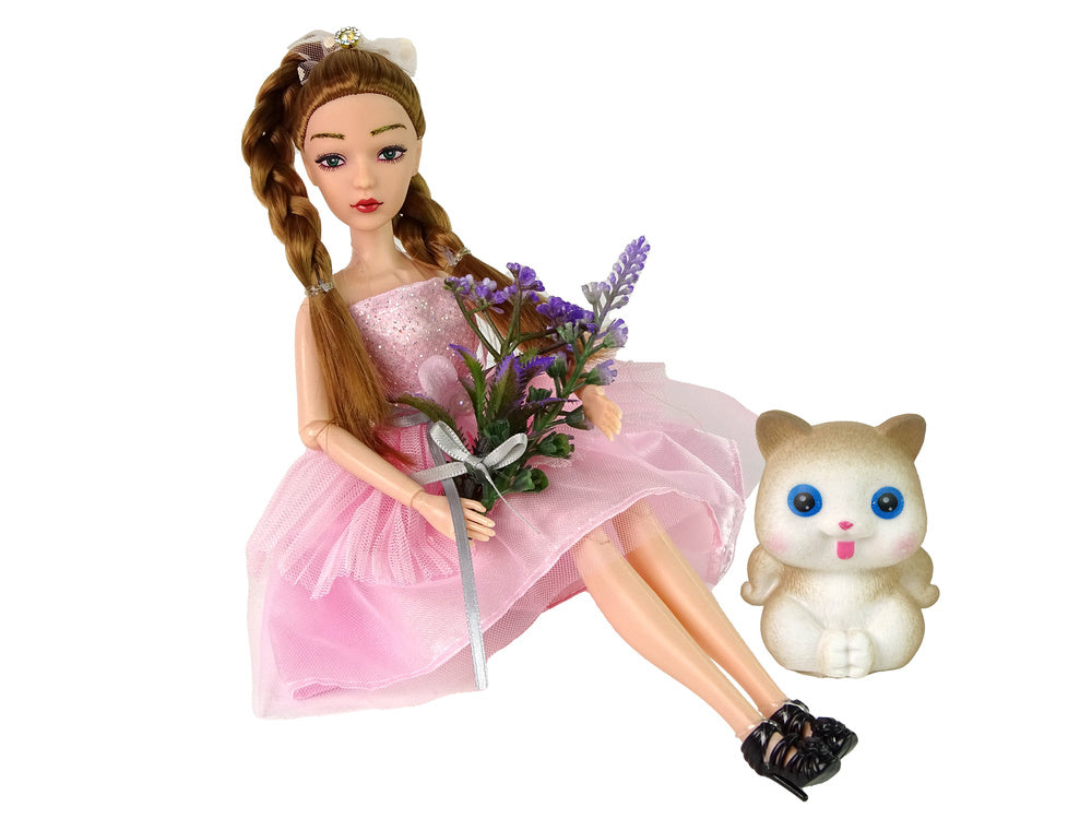 Boneca Emily com tranças, gato e flores