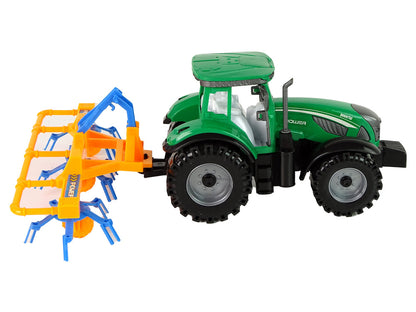 Trator verde com ancinho azul/laranja