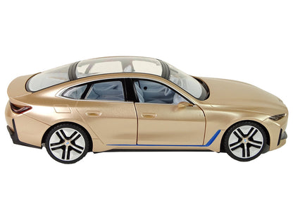 Carro telecomandado BMW i4 Rastar dourado 1:14