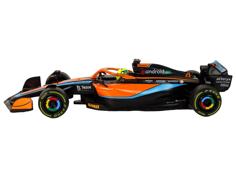 Carro de corrida telecomandado McLaren F1 laranja 1:12