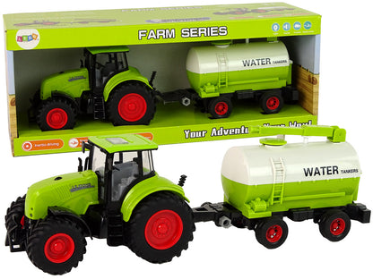 Trator agrícola com reboque verde