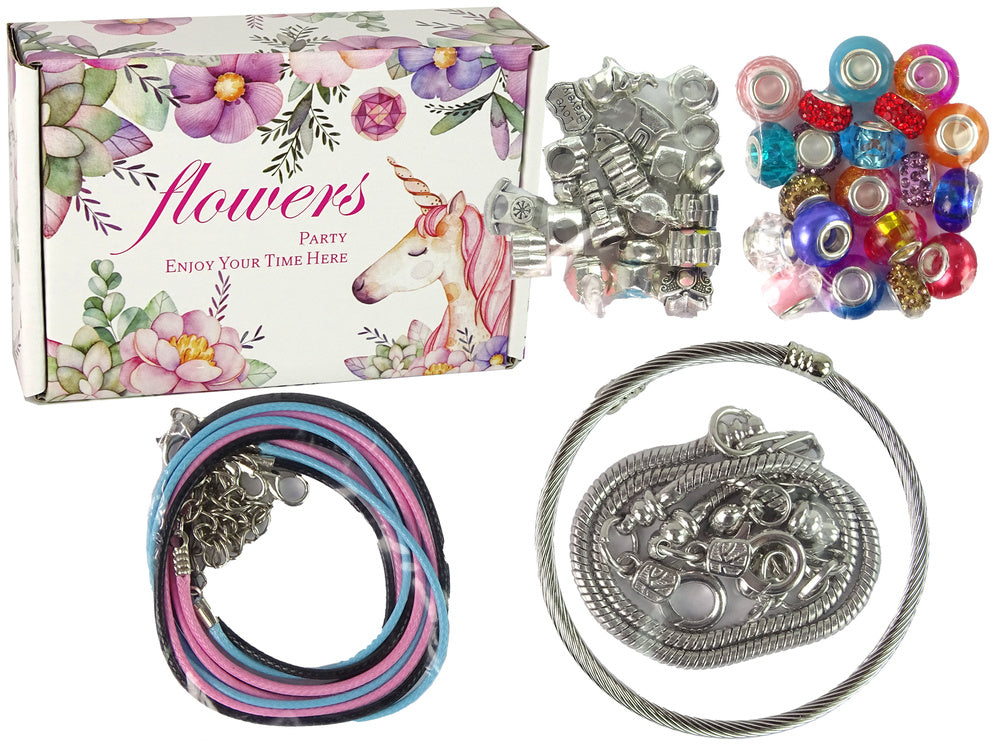 Conjunto de pulseiras, correntes e contas coloridas