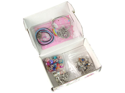 Conjunto de pulseiras, correntes e contas coloridas