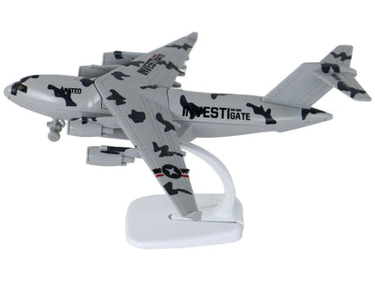Avião militar cinzento camuflado UNITED HW-605