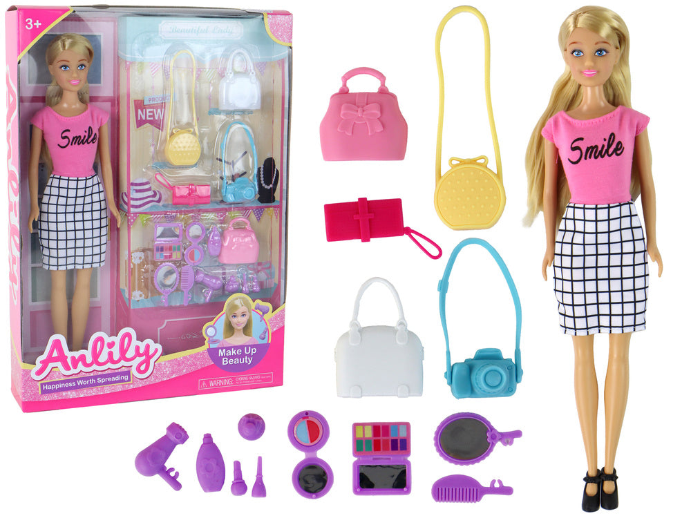 Boneca Anlily com malas e penteados