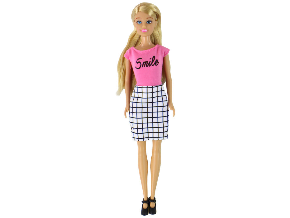 Boneca Anlily com malas e penteados
