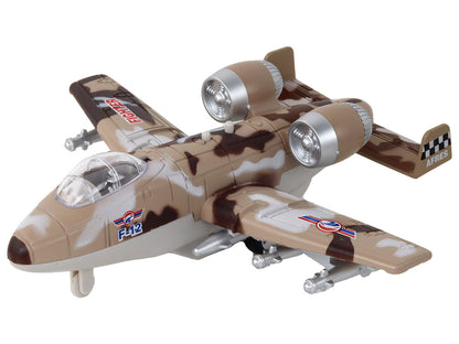 Avião de combate motorizado militar camuflado