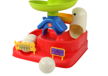 Brinquedo sensorial ovo com galinha e rampa de bolas