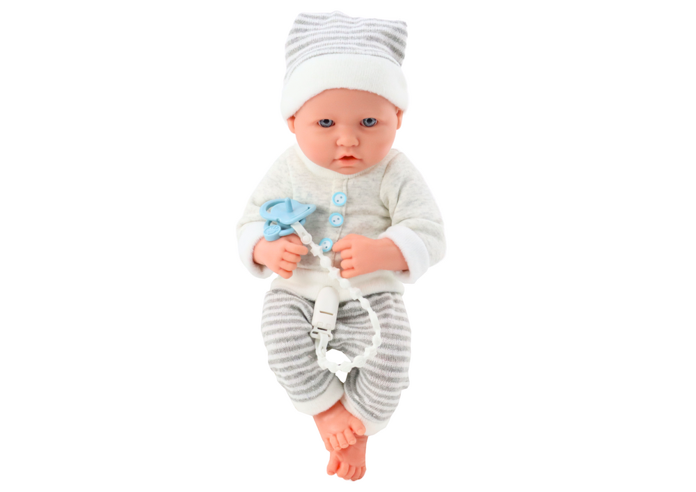 Boneca bebé roupa branca e cinza com chapéu e chupeta