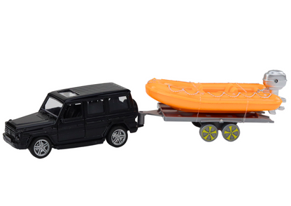 Carro todo-o-terreno preto com reboque barco laranja