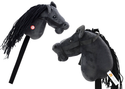 Cavalo de pau com cabeça de peluche preta com som