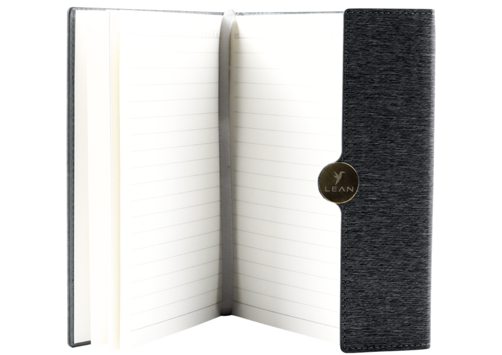 Caderno A5 pautado com capa preta