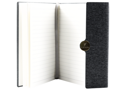 Caderno A5 pautado com capa preta