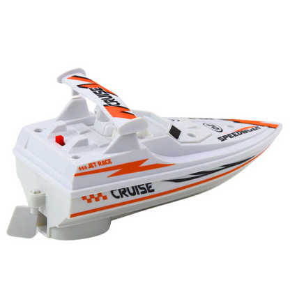 Barco a Pilhas Branco Flutuante