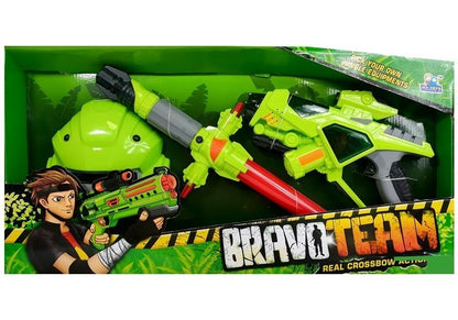 Armas espaciais com pistola laser, sabre de luz e máscara verde