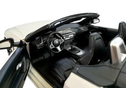 Carro telecomandado BMW Z4 Roadster Rastar branco 1:14