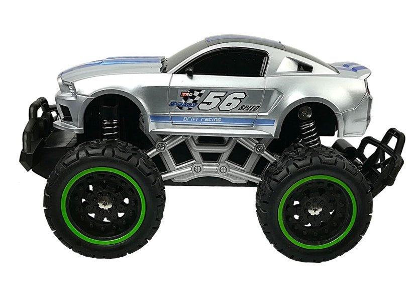 Carro telecomandado off-road prata rodas altas