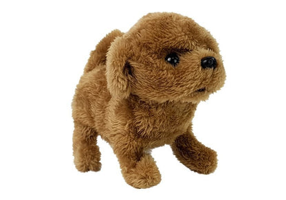 Cão interativo castanho com pilhas anda abana cauda som