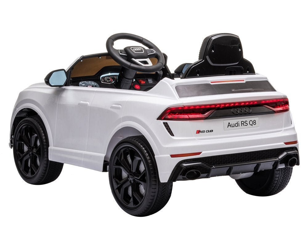 Carro elétrico Audi RS Q8 branco