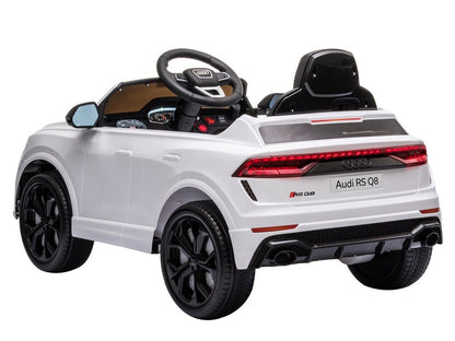 Carro elétrico Audi RS Q8 branco
