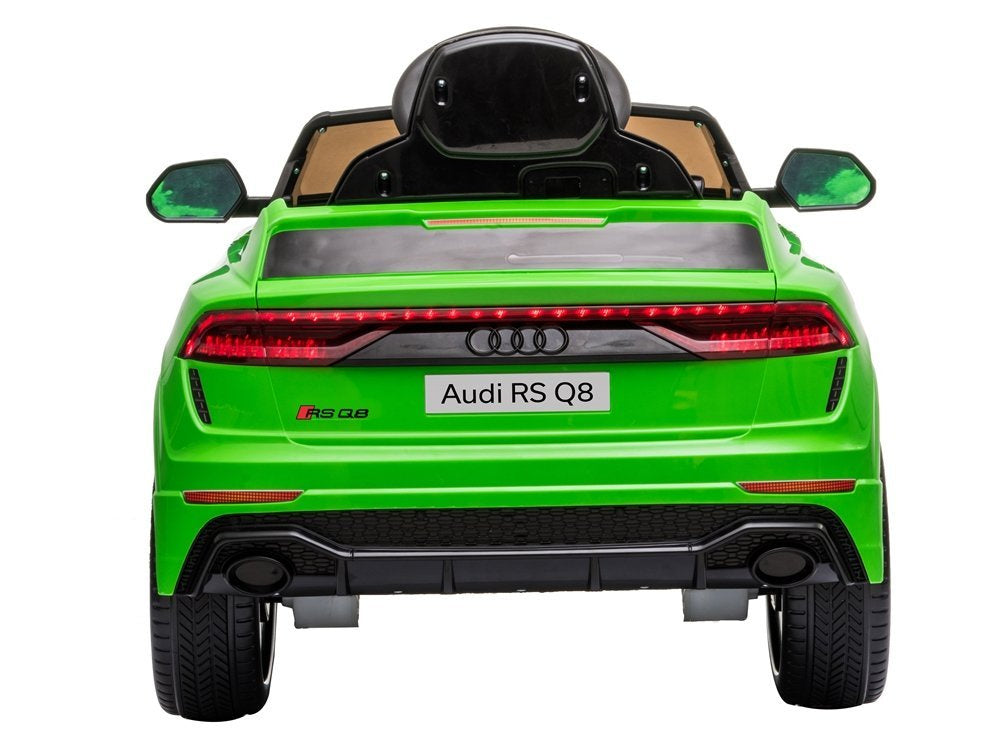 Carro elétrico Audi RS Q8 verde