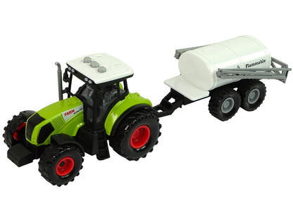 Trator agrícola com reboque pulverizador