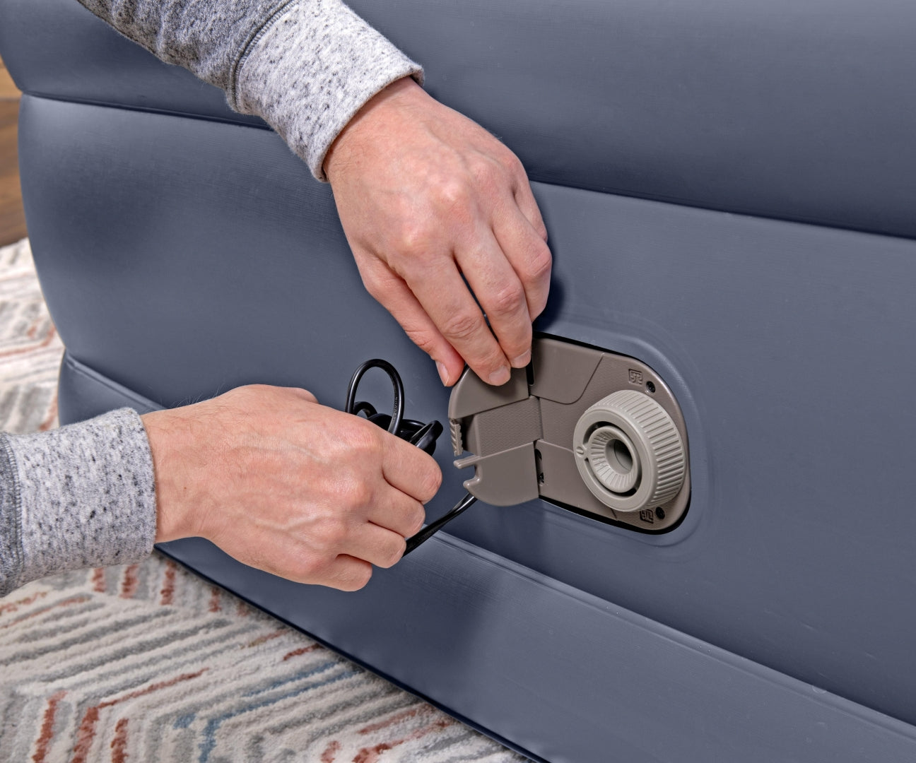 Colchão Insuflável De Viagem Com Bomba De Ar Incorporada Tritech Queen 2,03M X 1,52M X Bestway