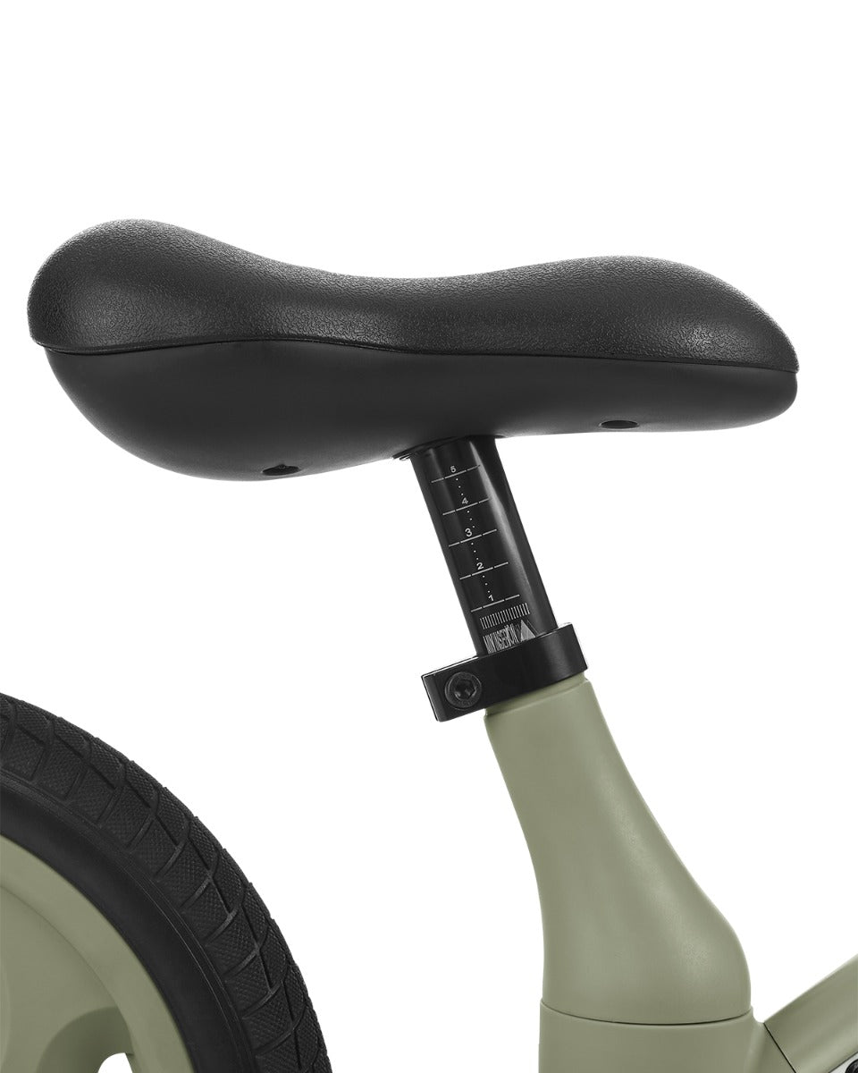 Bicicleta de equilíbrio verde militar preta