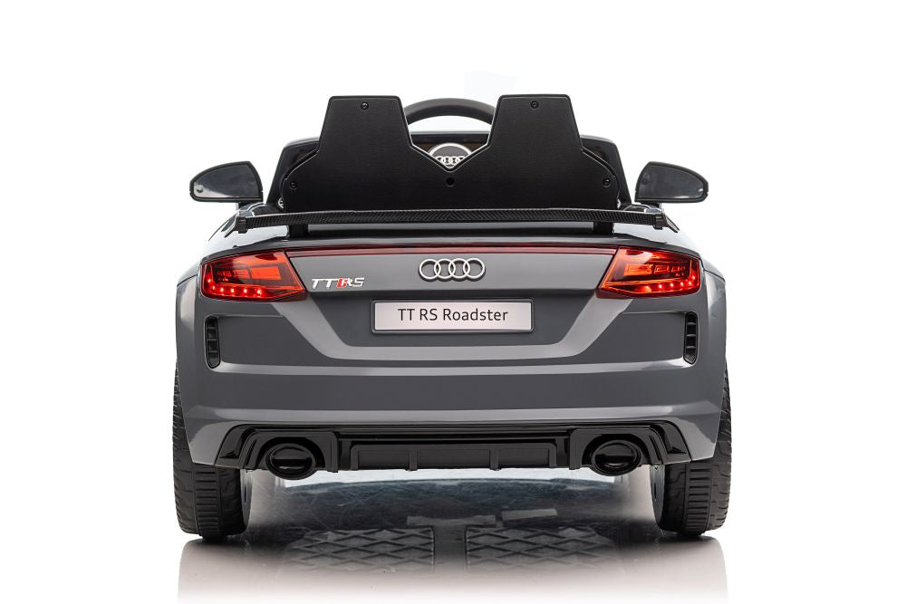 Carro elétrico Audi TTRS cinza