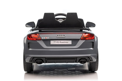 Carro elétrico Audi TTRS cinza
