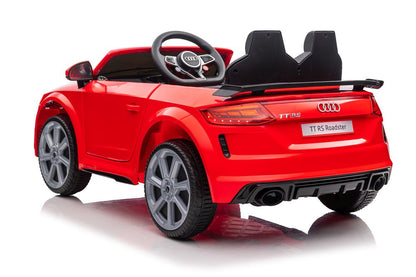 Carro elétrico Audi TTRS vermelho