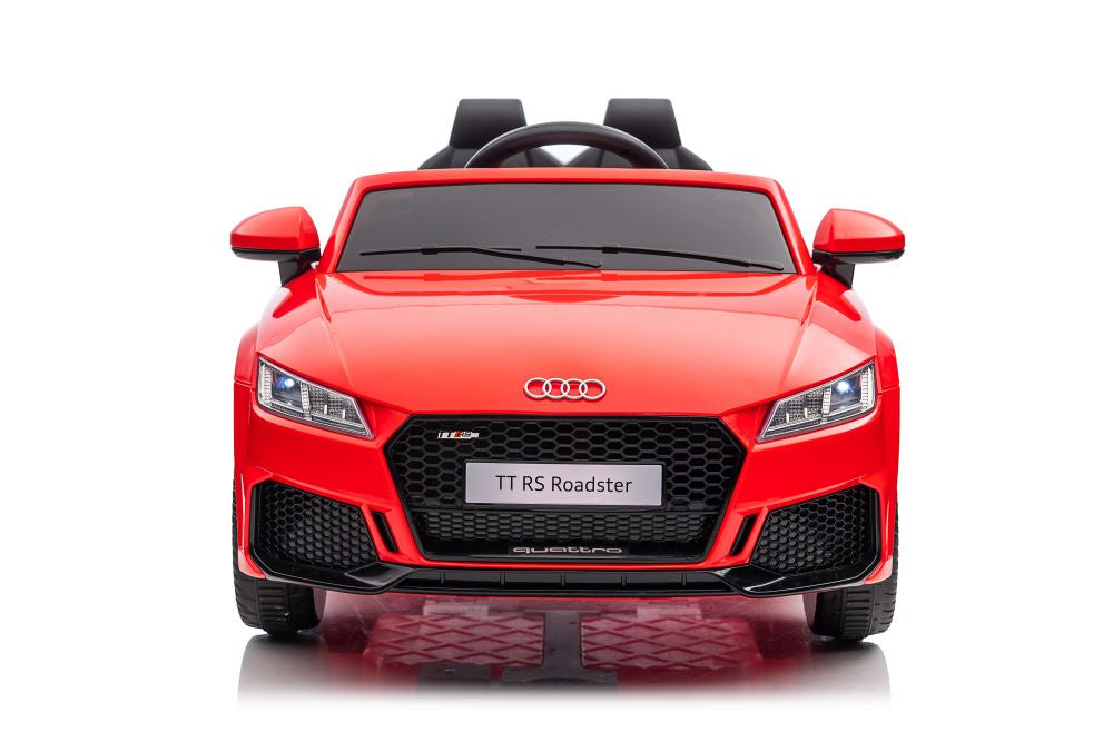 Carro elétrico Audi TTRS vermelho