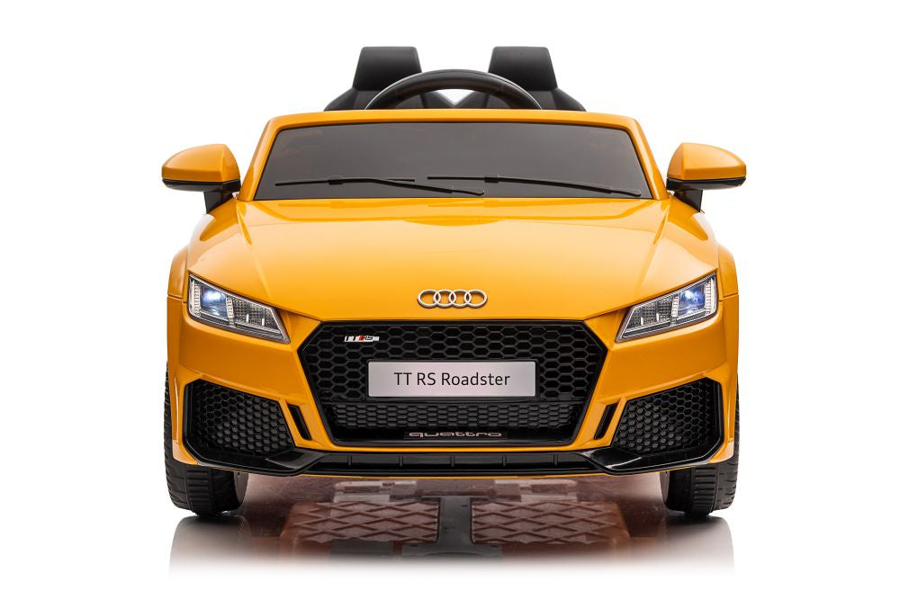 Carro elétrico Audi TTRS amarelo