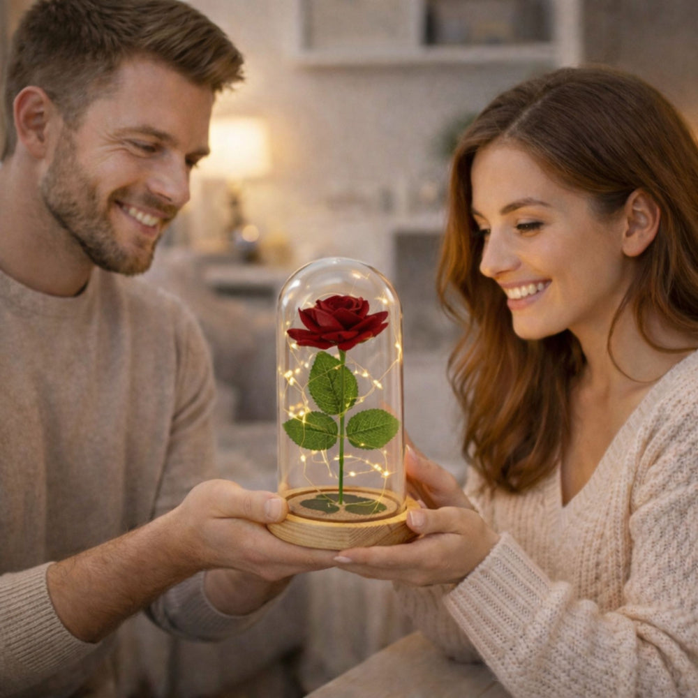Rosa Eterna Vermelha em Cúpula de Vidro LED Base Efeito Madeira 21x11 cm